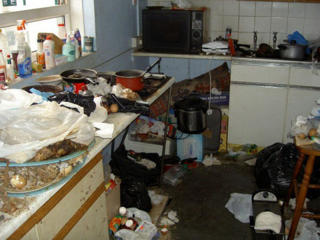 Unclean kitchen